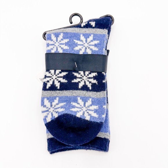 MeMoí Luxury Cashmere Blend Snowflake Socks - Picture 3 of 4